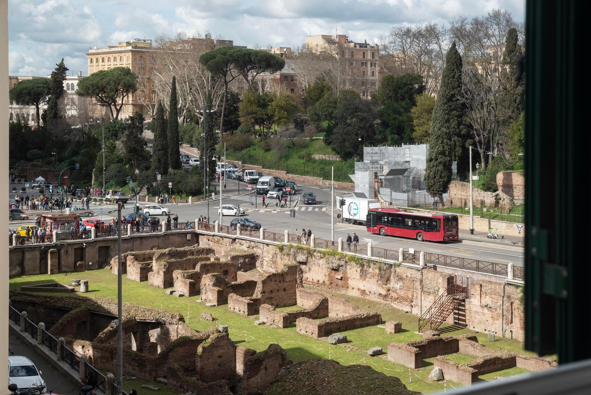 Apartment Alma At Colosseum Luxury Overlooking Colosseo Rom