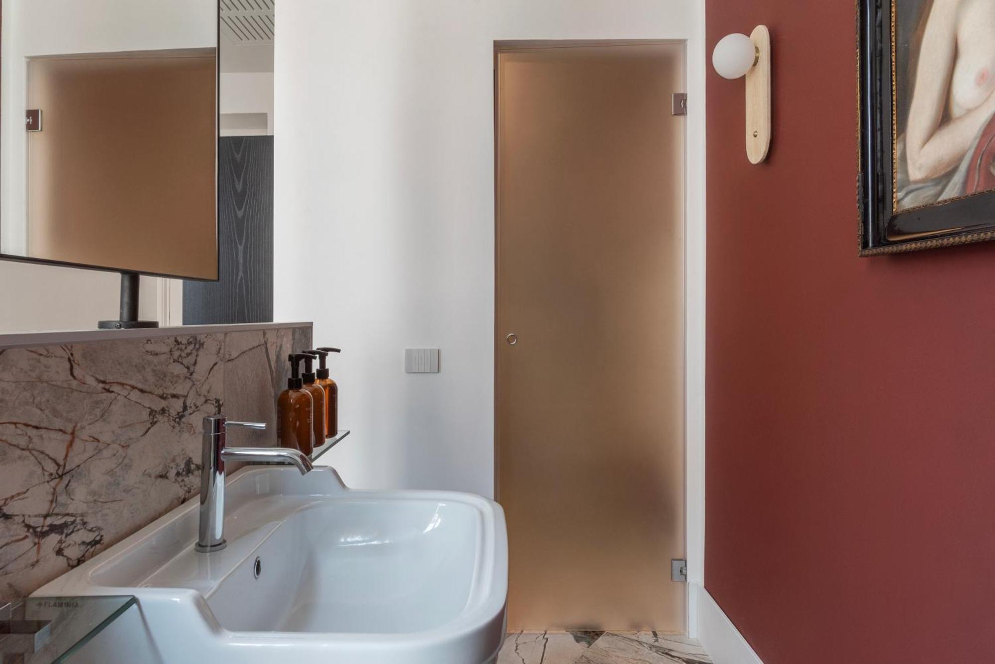 Apartment Alma At Colosseum Luxury Overlooking Colosseo Rom